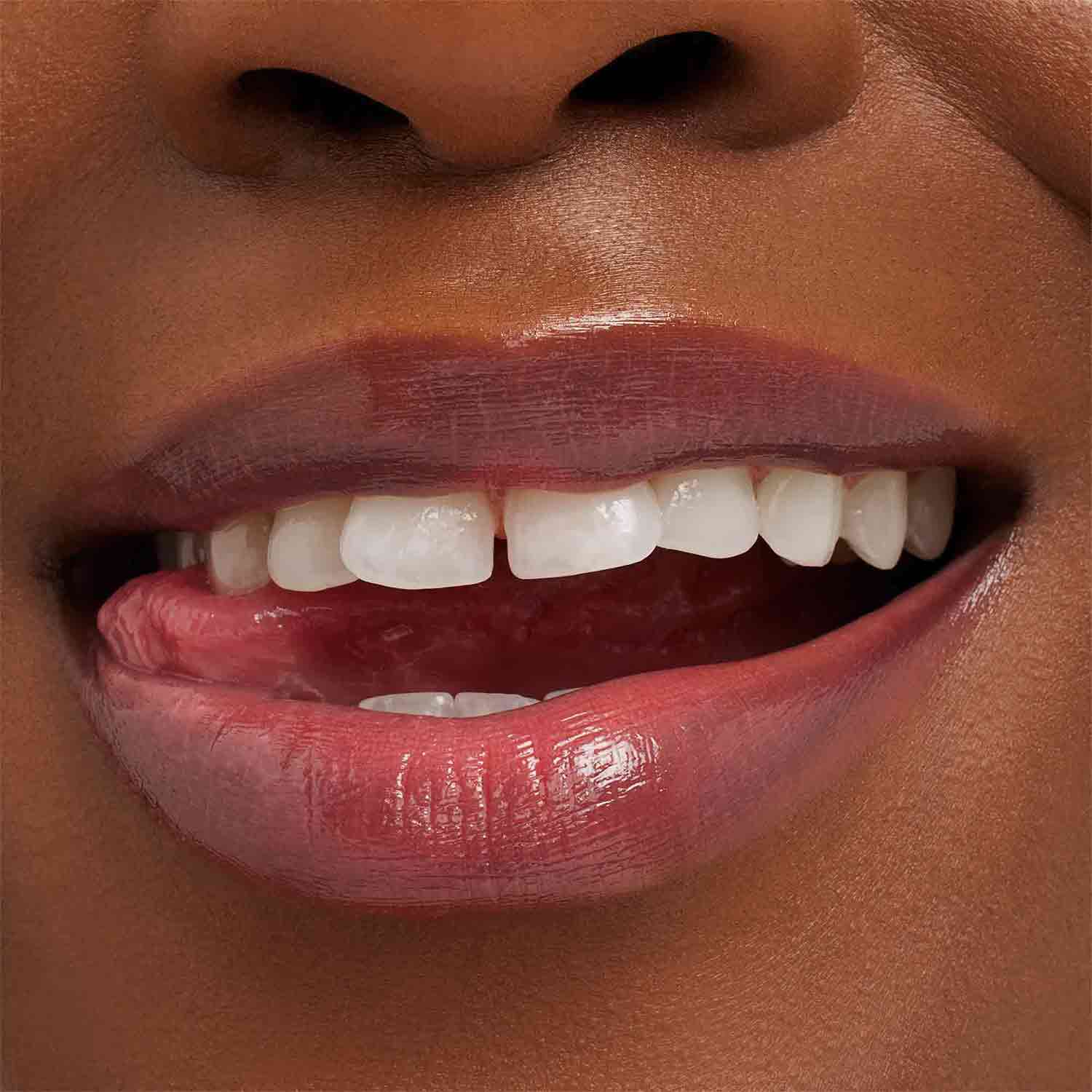 GLOW PLAY TENDERTALK LIP BALM (BÁLSAMO LABIAL)